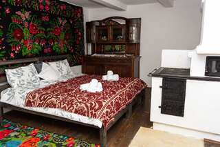 Отели типа «постель и завтрак» Vatra Boiereasca Качика Бунгало с 3 спальнями-11