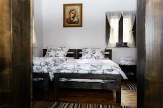 Отели типа «постель и завтрак» Vatra Boiereasca Качика Бунгало с 3 спальнями-16